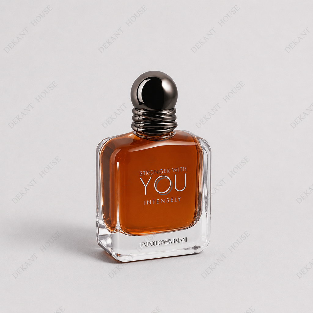 Armani Stronger With You Intensely EDP parfüm şişesi 45 derece açılı görünüm