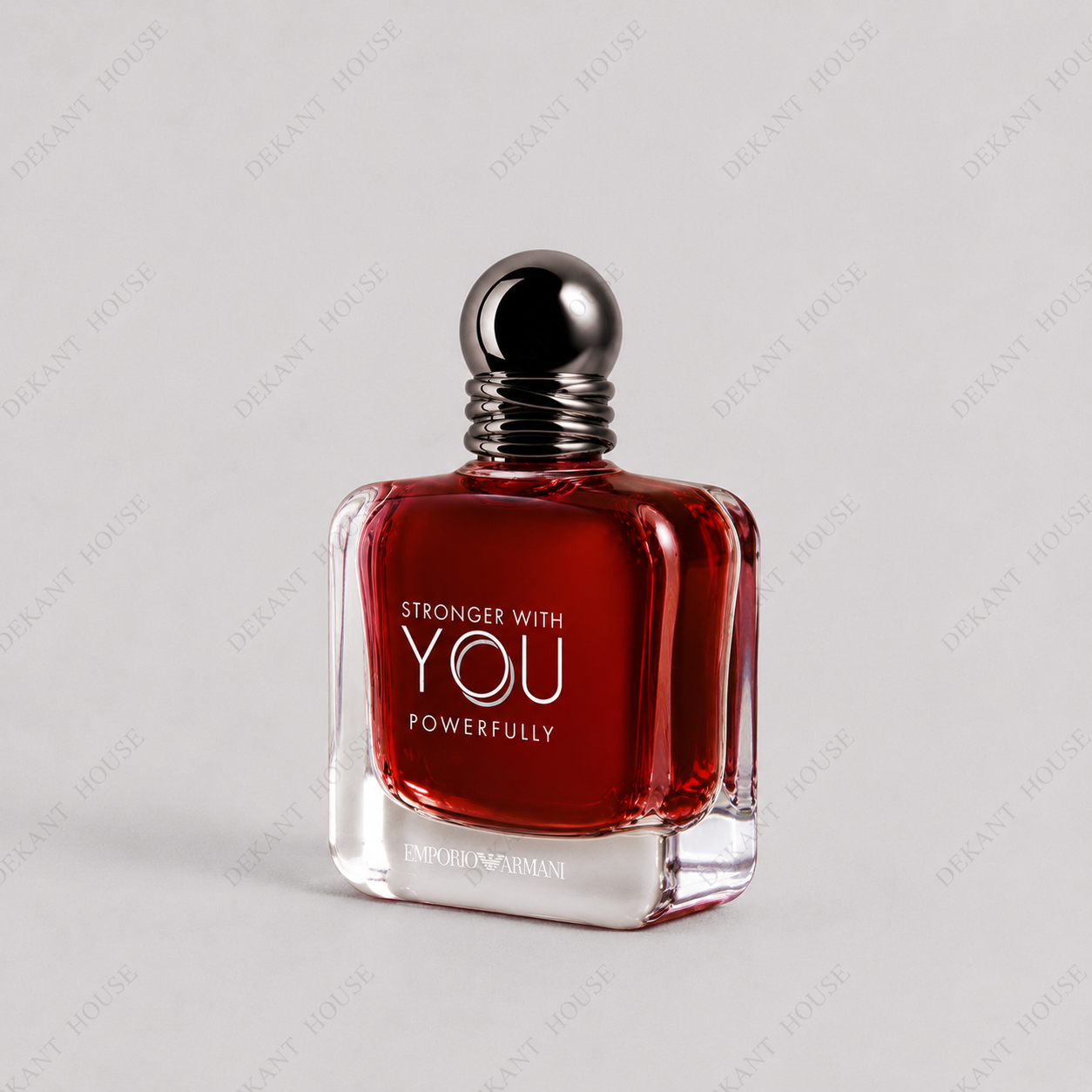 Armani Stronger With You Powerfully EDP parfüm şişesi 45 derece açılı görünüm