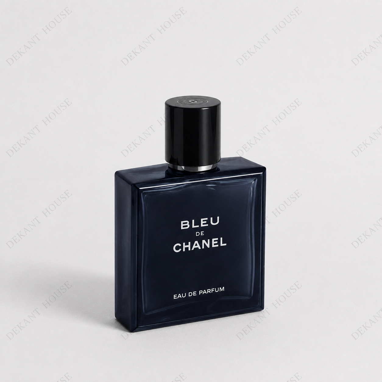 Chanel Bleu De Chanel EDP parfüm şişesi 45 derece açılı görünüm