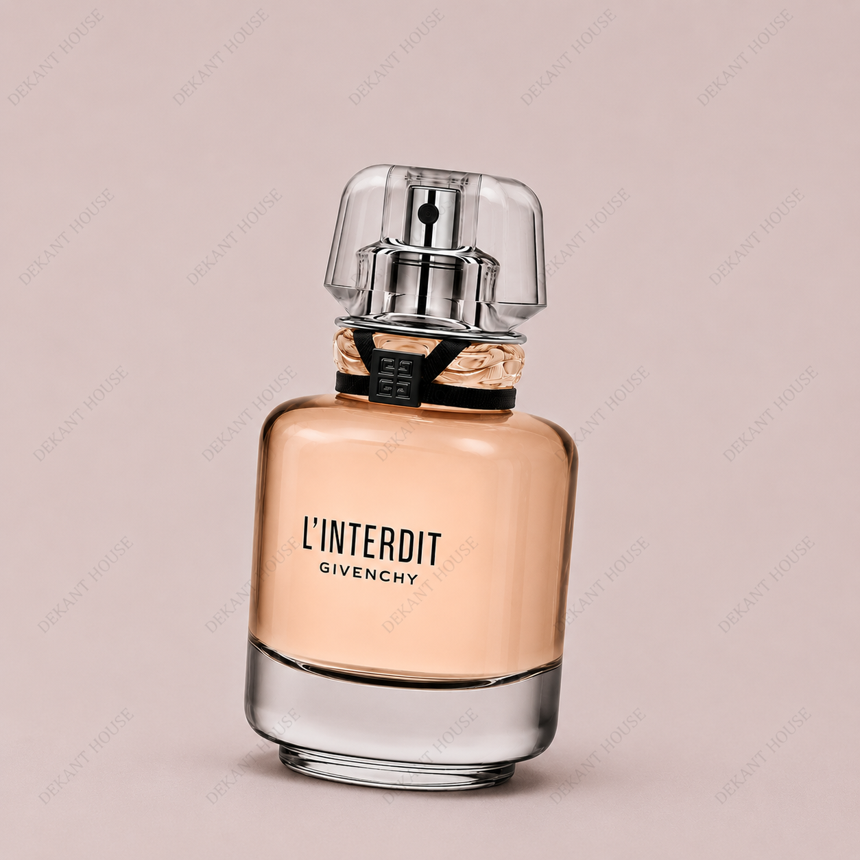 Givenchy L'Interdit EDP parfüm şişesi 45 derece açılı görünüm