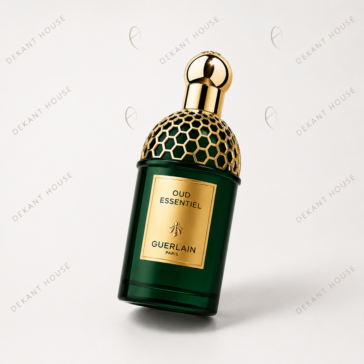 Guerlain Oud Essential EDP parfüm şişesi 45 derece açılı görünüm