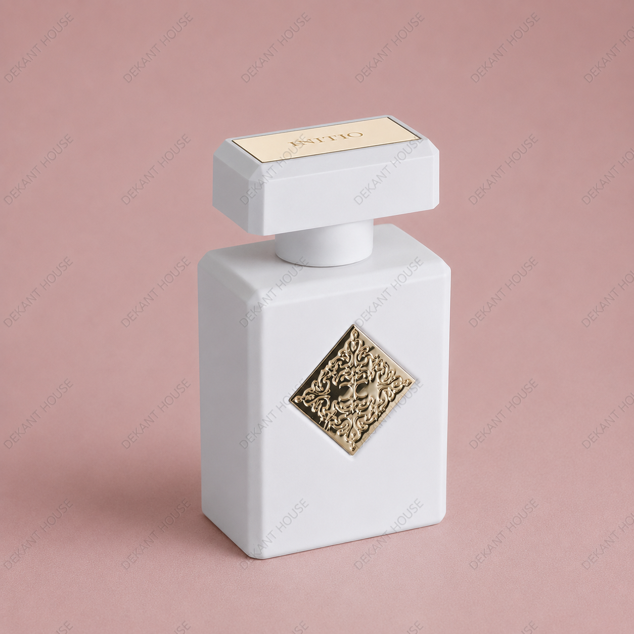Initio Musk Therapy EDP parfüm şişesi 45 derece açılı görünüm