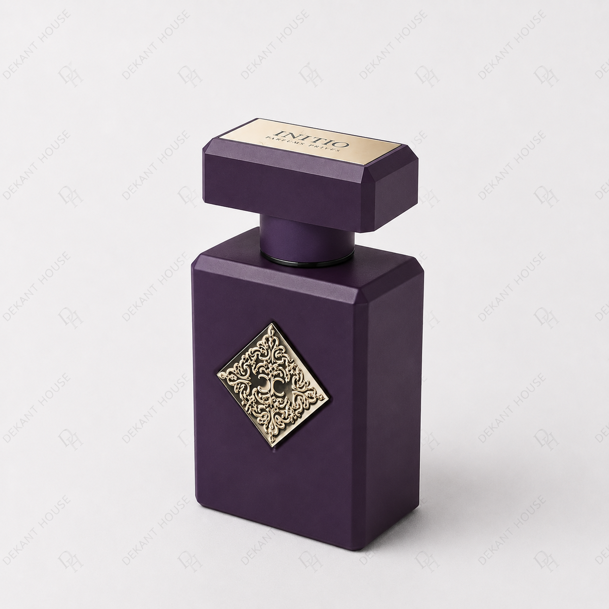 Initio Narcotic Delight EDP parfüm şişesi 45 derece açılı görünüm