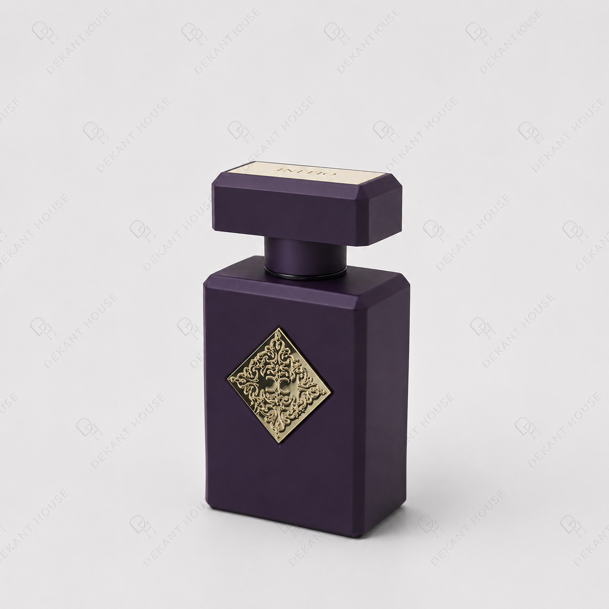 Initio Side Effect EDP parfüm şişesi 45 derece açılı görünüm