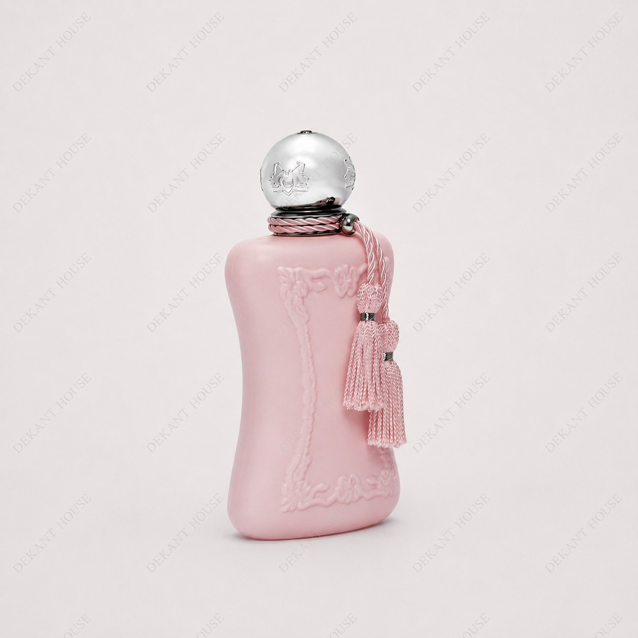 Parfums de Marly Delina EDP parfüm şişesi 45 derece açılı görünüm