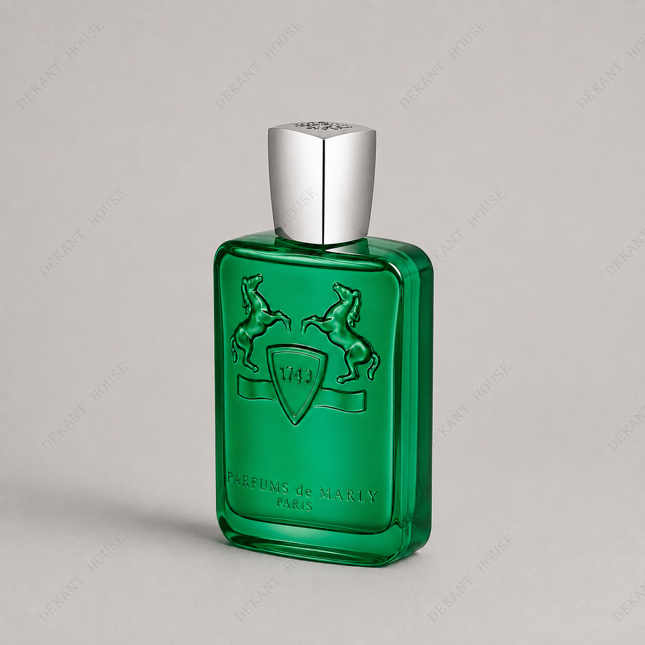 Parfums de Marly Greenley EDP parfüm şişesi 45 derece açılı görünüm