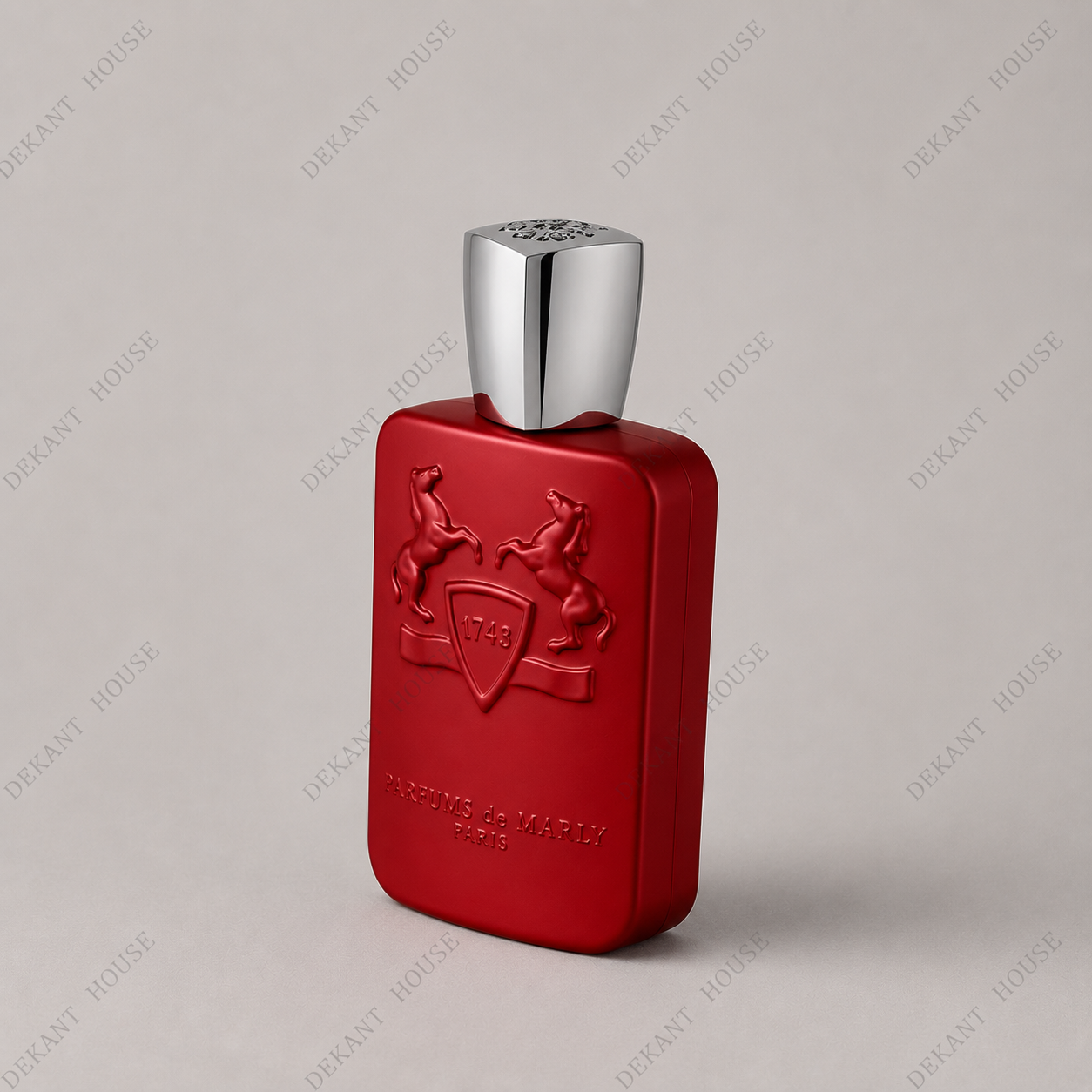 Parfums de Marly Kalan EDP parfüm şişesi 45 derece açılı görünüm