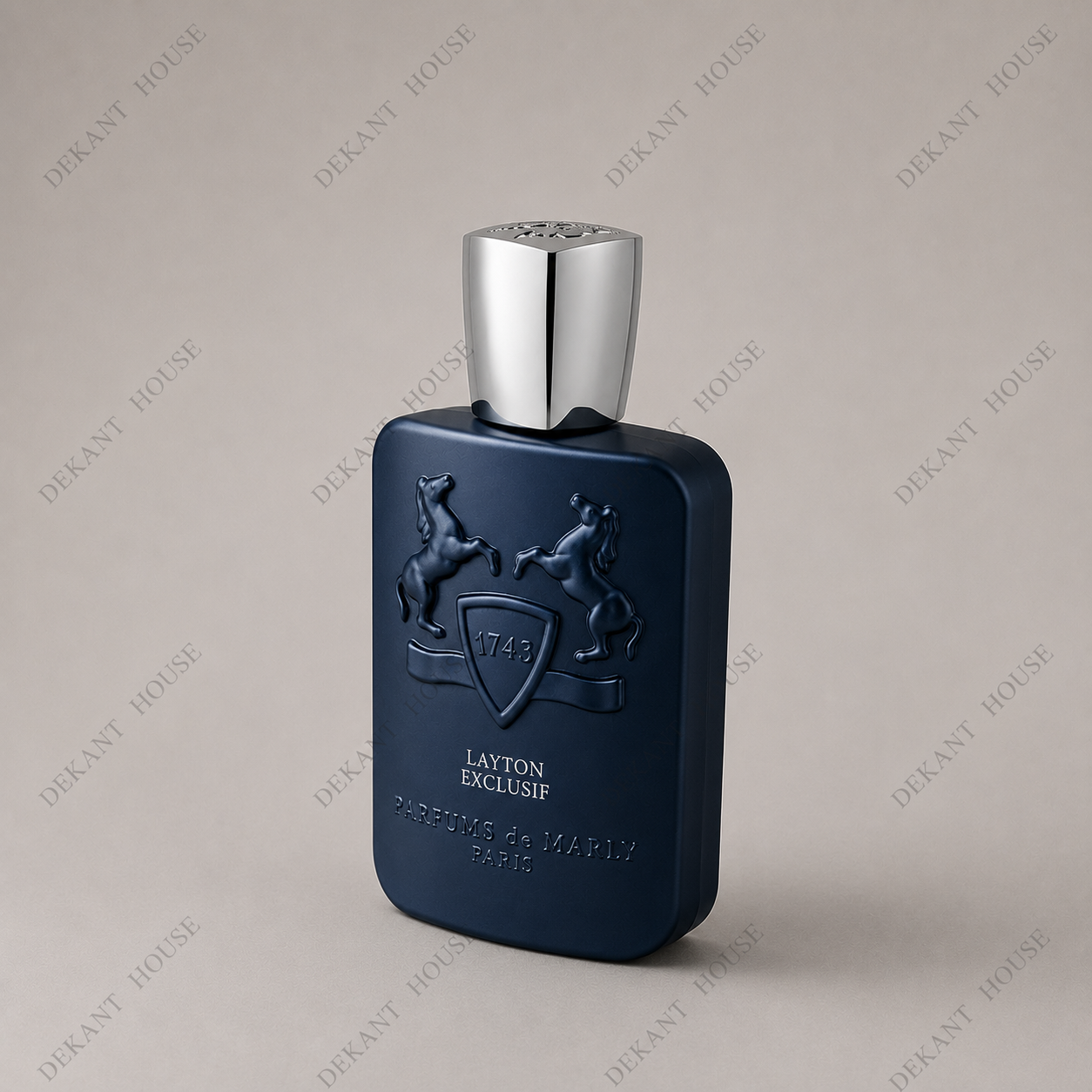 Parfums de Marly Layton Exclusif EDP parfüm şişesi 45 derece açılı görünüm
