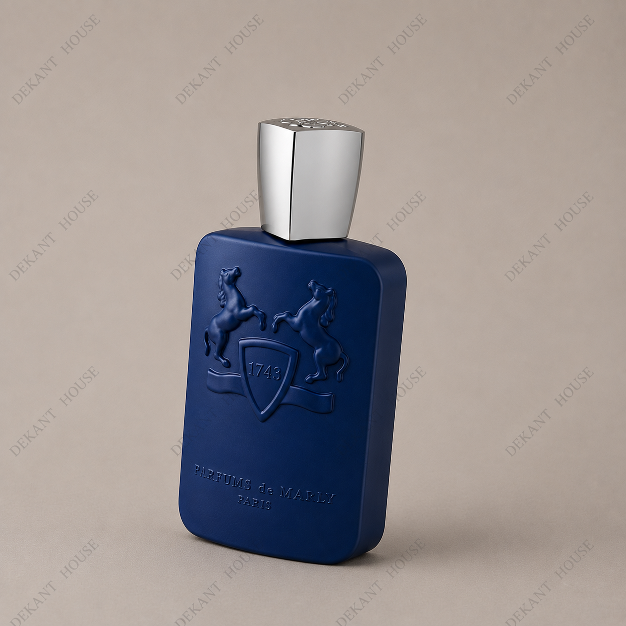 Parfums de Marly Percival EDP parfüm şişesi 45 derece açılı görünüm