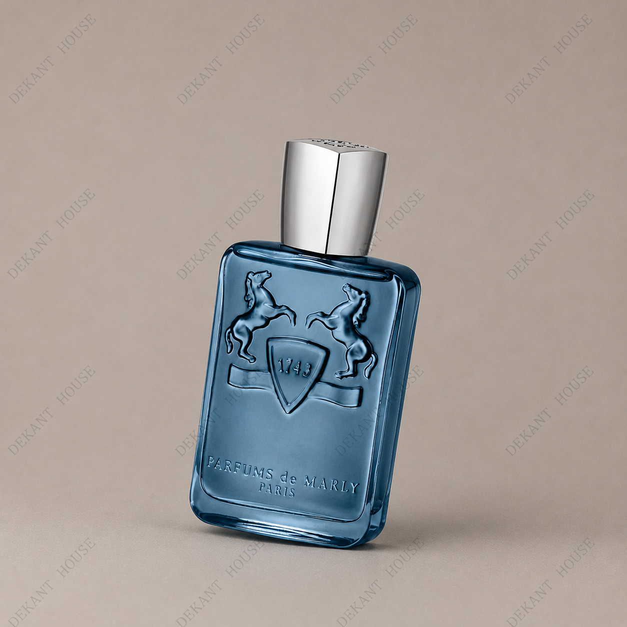 Parfums de Marly Sedley EDP parfüm şişesi 45 derece açılı görünüm