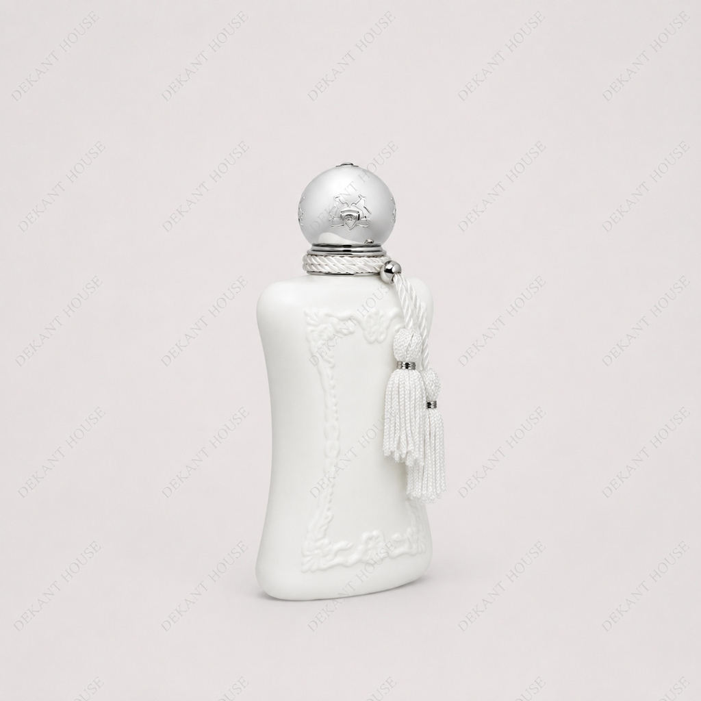 Parfums de Marly Valaya EDP parfüm şişesi 45 derece açılı görünüm