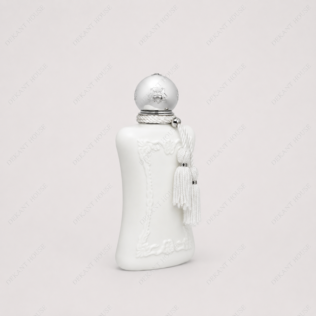 Parfums de Marly Valaya EDP parfüm şişesi 45 derece açılı görünüm