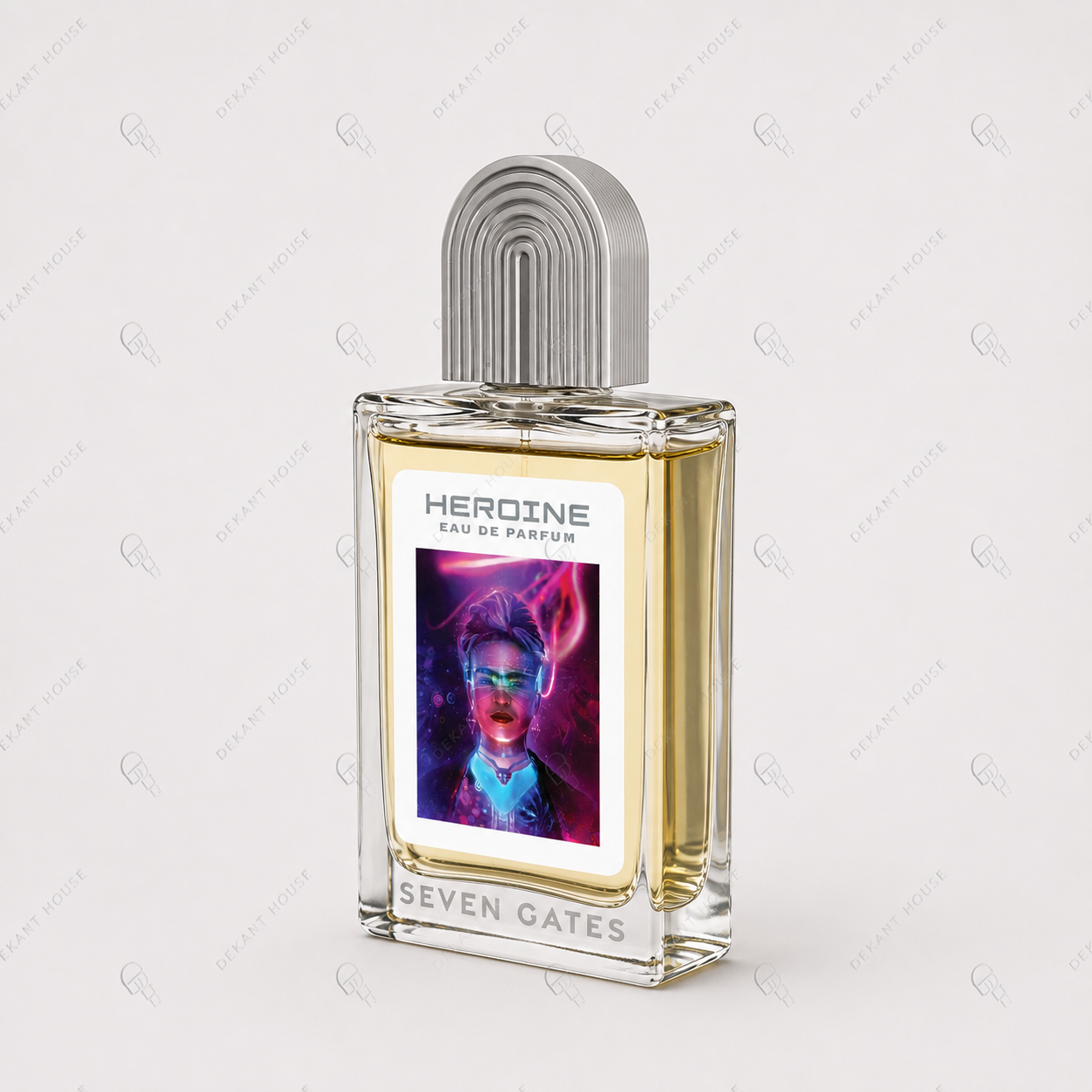 Seven Gates Heroine EDP parfüm şişesi 45 derece açılı görünüm