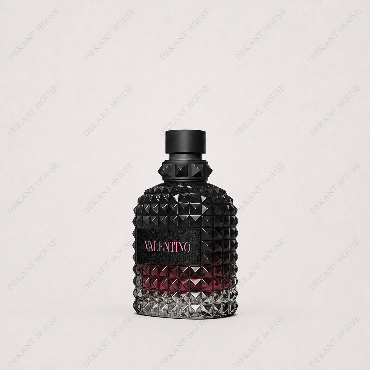 Valentino Born in Rome Intense EDP parfüm şişesi 45 derece açılı görünüm